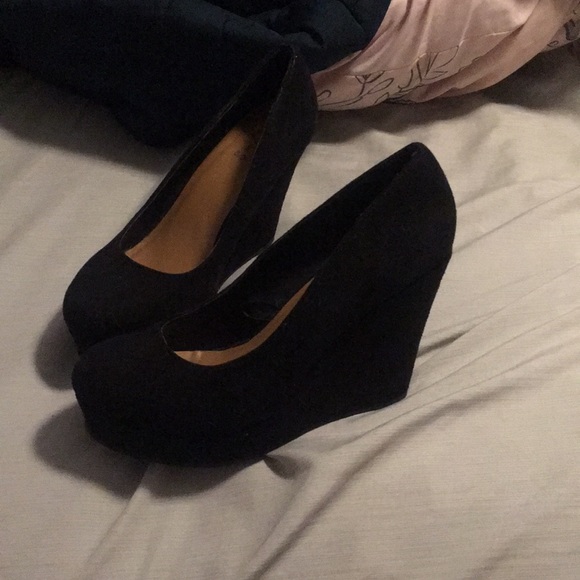 Pumps - Picture 2 of 2